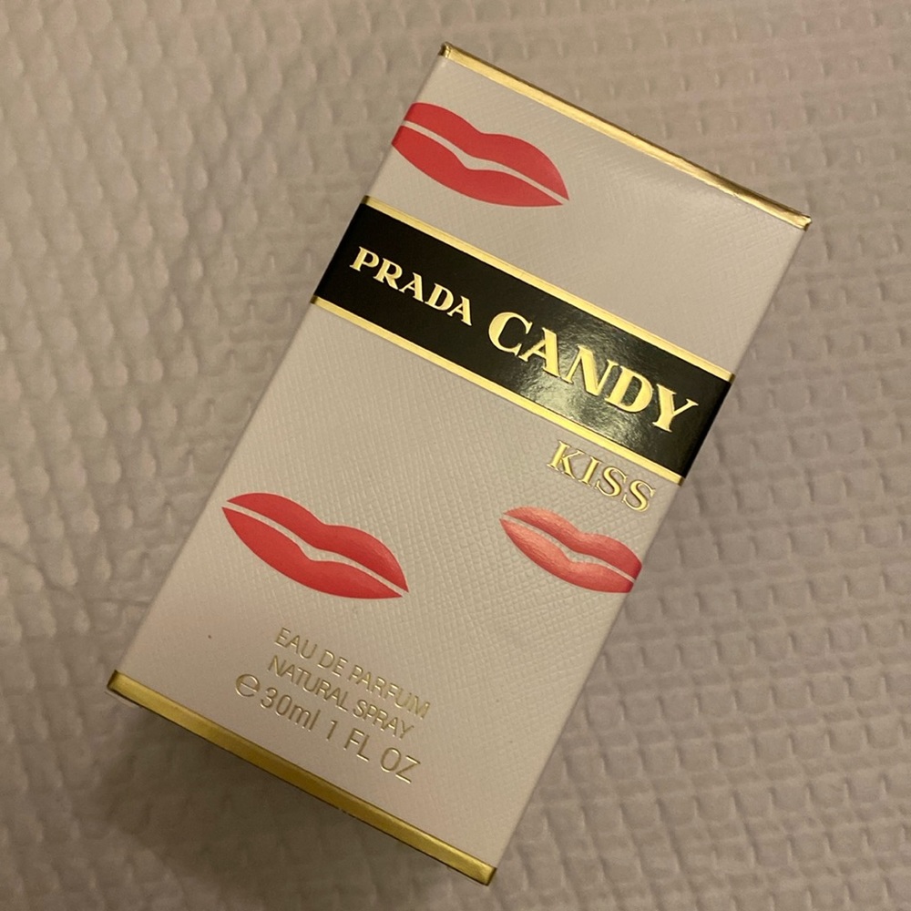 Prada candy kiss - eau de perfum 1 fl oz -  ONLY SPRAYED ONCE
